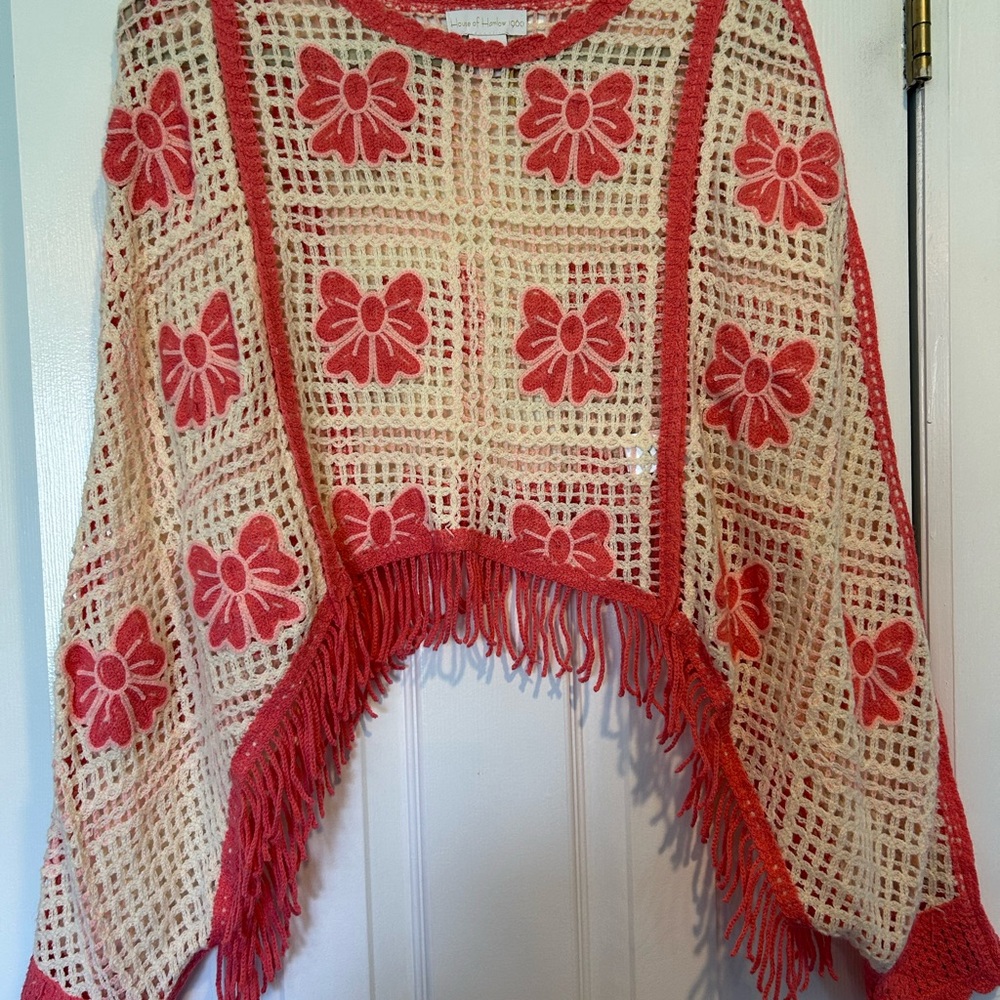 House of Harlow 1960 Crochet Floral Fringe Poncho - Cream & Coral